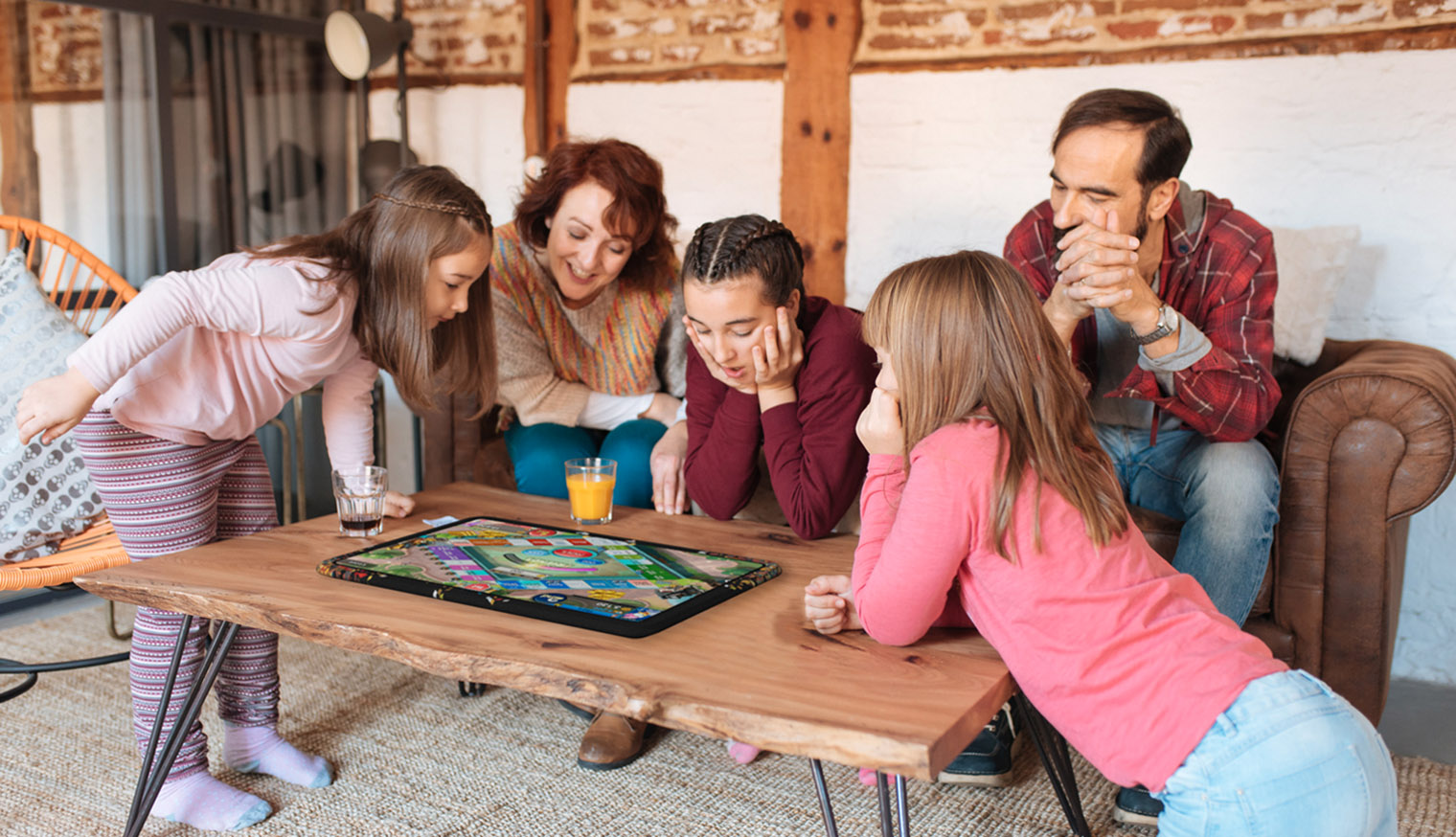 ARCHOS Introduced "Play Tab" A 21.5" Digital Board Game Tablet